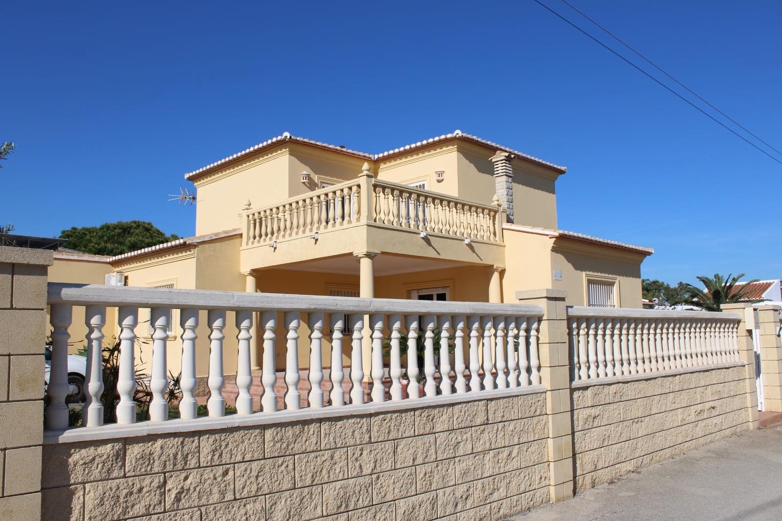 3 bedroom Villa for sale in Denia with garage - € 980,000 (Ref: 9975571)
