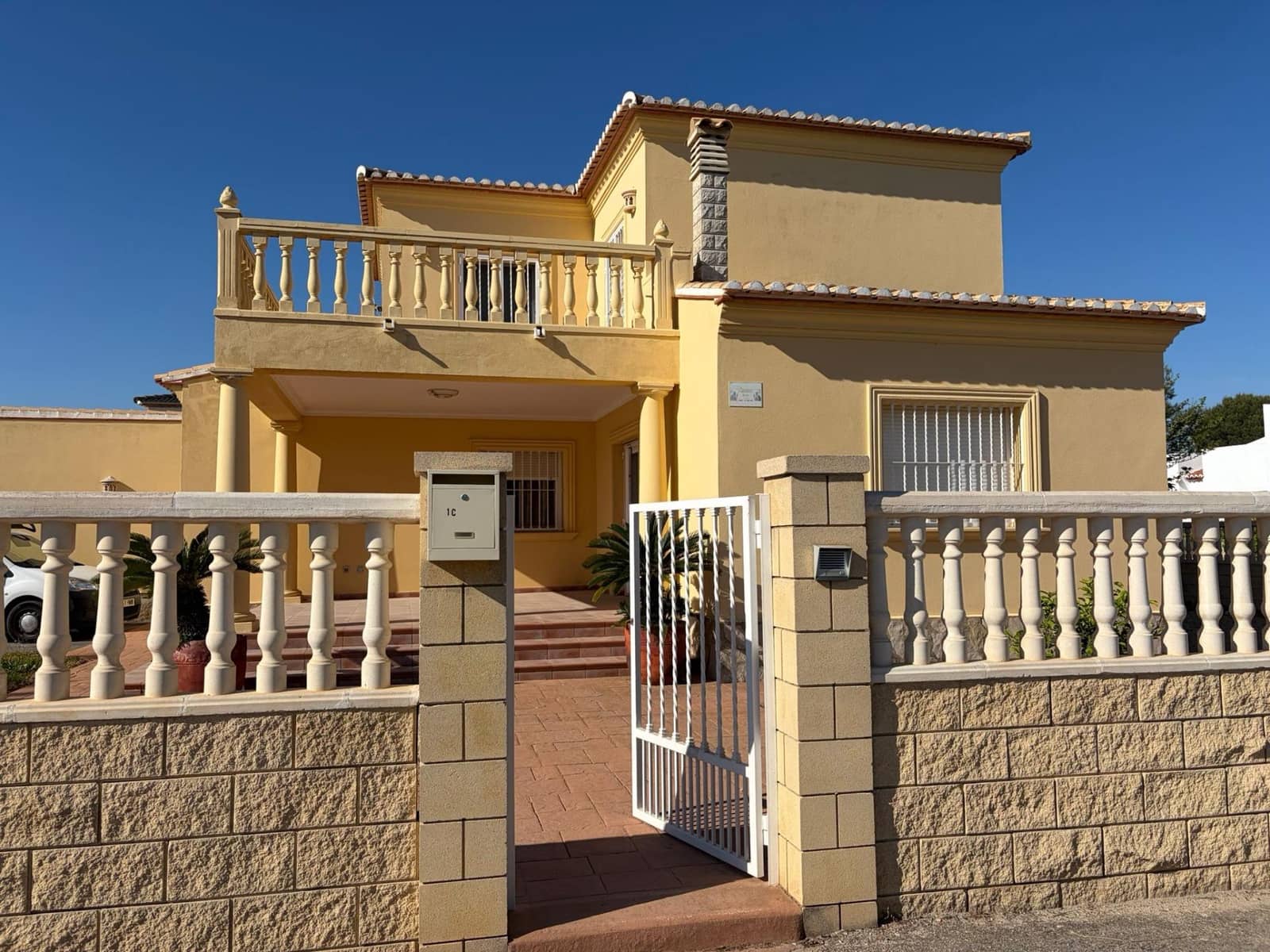 3 bedroom Villa for sale in Denia with garage - € 980,000 (Ref: 9975571)