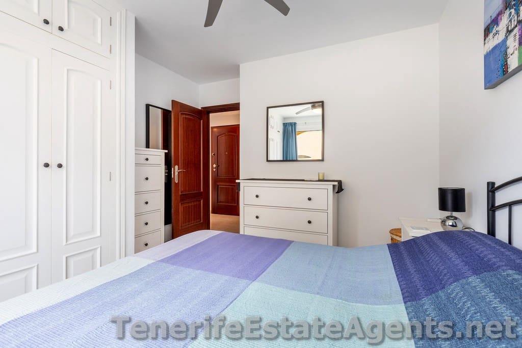 1 quarto Apartamento para venda em Los Cristianos com piscina - 275 000 € (Ref: 10023481)