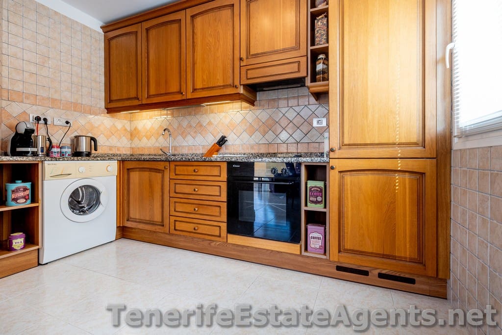 1 quarto Apartamento para venda em Los Cristianos com piscina - 275 000 € (Ref: 10023481)