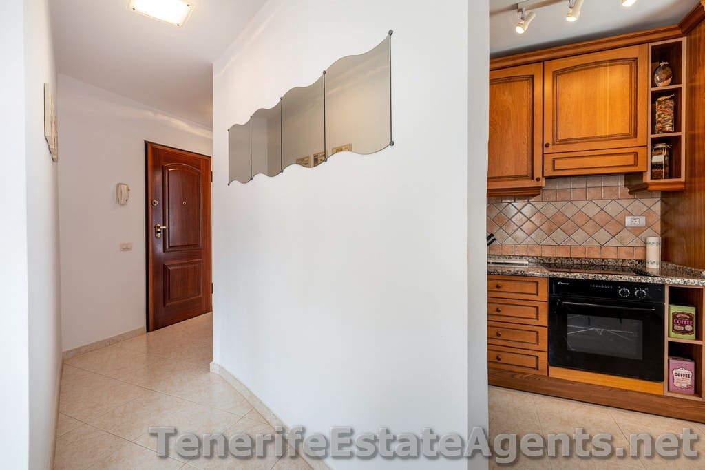 1 quarto Apartamento para venda em Los Cristianos com piscina - 275 000 € (Ref: 10023481)