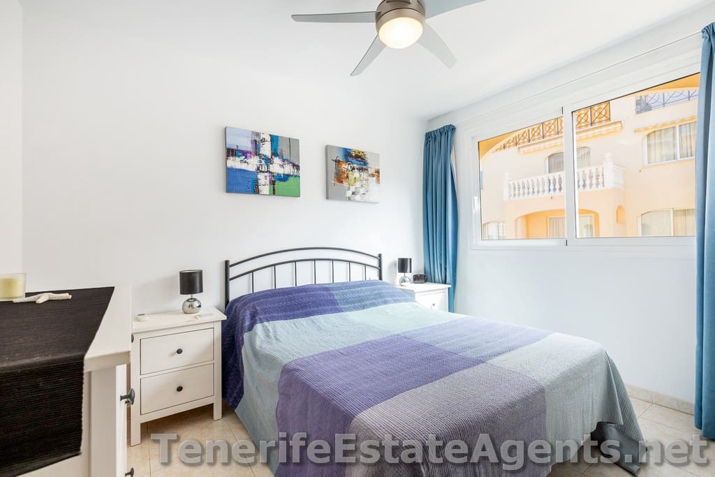 1 quarto Apartamento para venda em Los Cristianos com piscina - 275 000 € (Ref: 10023481)