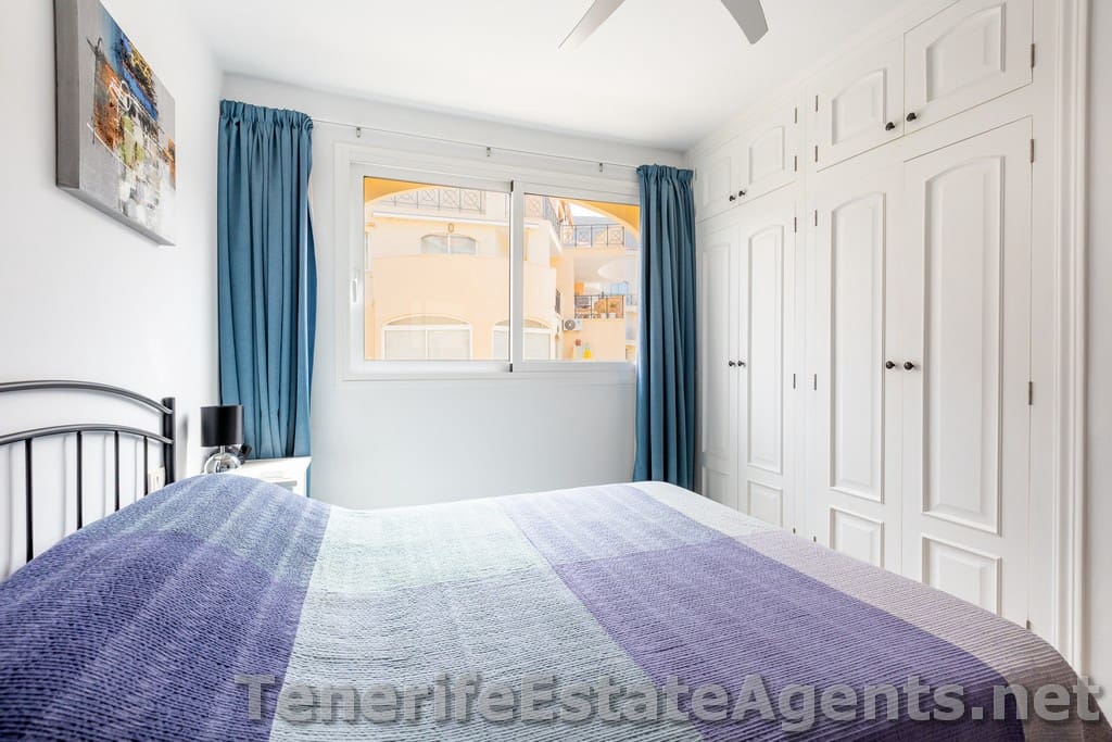1 quarto Apartamento para venda em Los Cristianos com piscina - 275 000 € (Ref: 10023481)