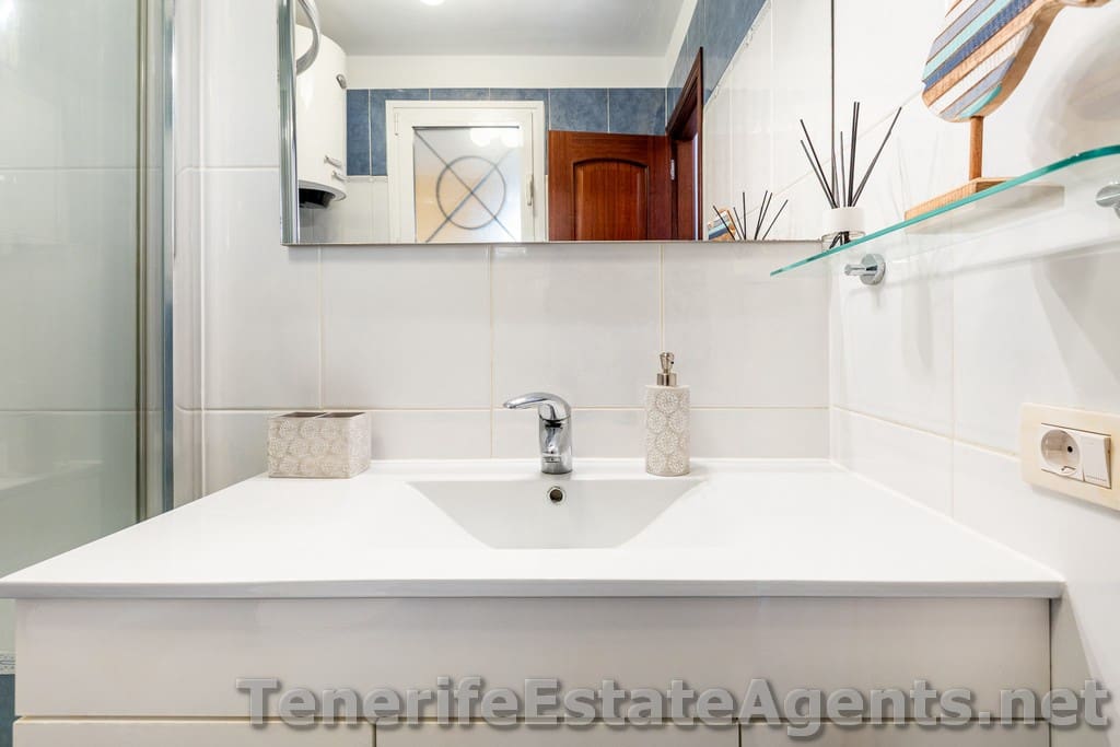 1 quarto Apartamento para venda em Los Cristianos com piscina - 275 000 € (Ref: 10023481)