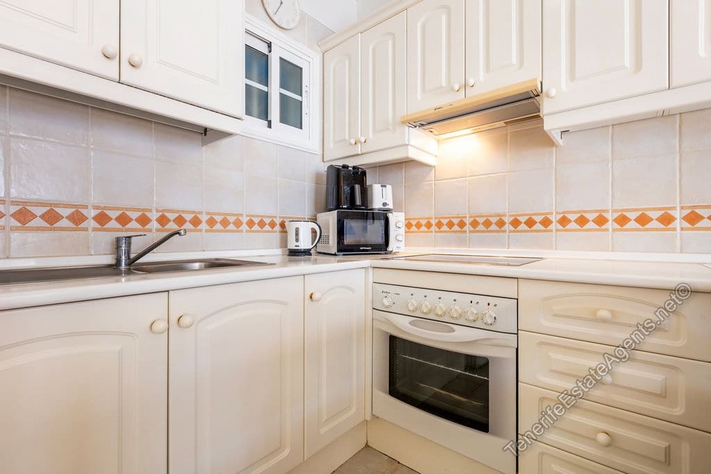 Apartamento de 1 habitación en Los Cristianos en venta con piscina garaje - 269.950 € (Ref: 10100563)