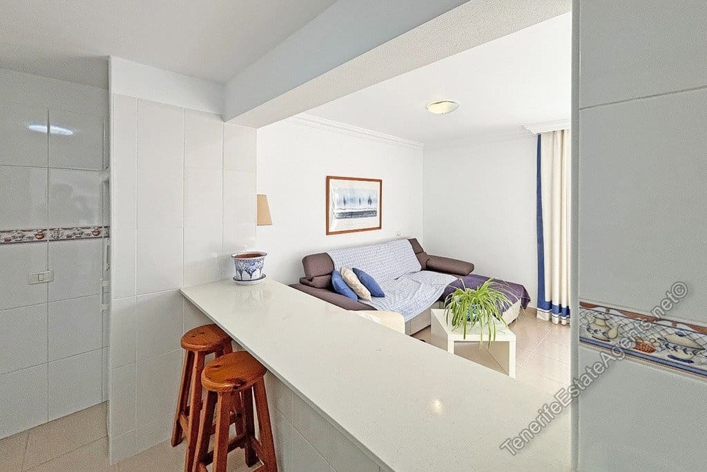 1 quarto Apartamento para venda em Los Cristianos com piscina garagem - 299 000 € (Ref: 10100564)