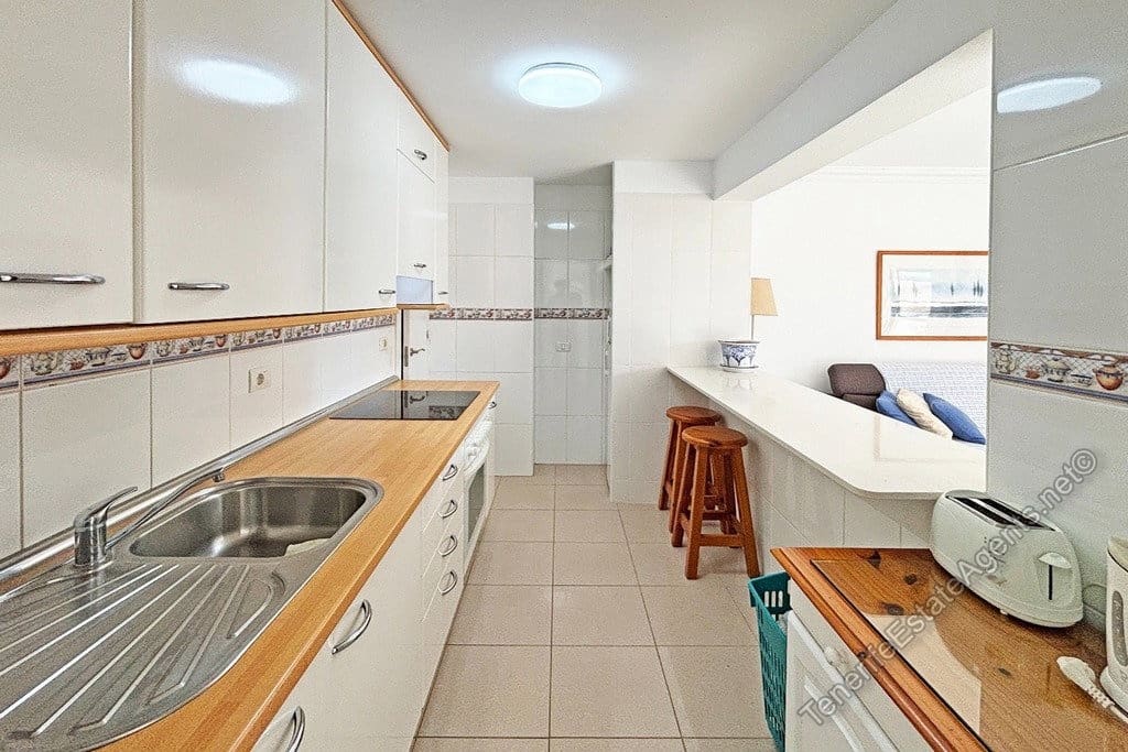 1 quarto Apartamento para venda em Los Cristianos com piscina garagem - 299 000 € (Ref: 10100564)