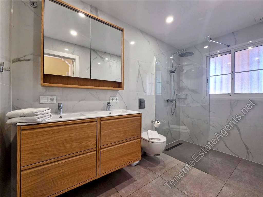 1 quarto Apartamento para venda em Los Cristianos com piscina - 249 950 € (Ref: 10100565)