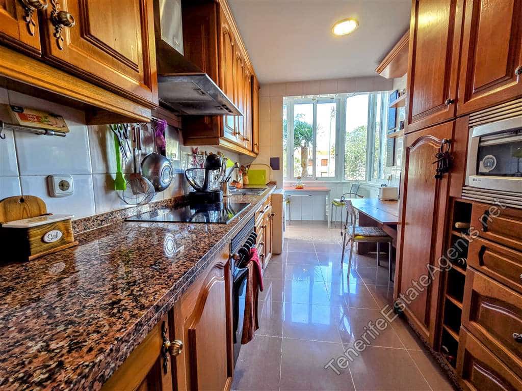3 sypialnia Apartament na sprzedaż w Los Cristianos z basenem garażem - 599 000 € (Ref: 10100567)