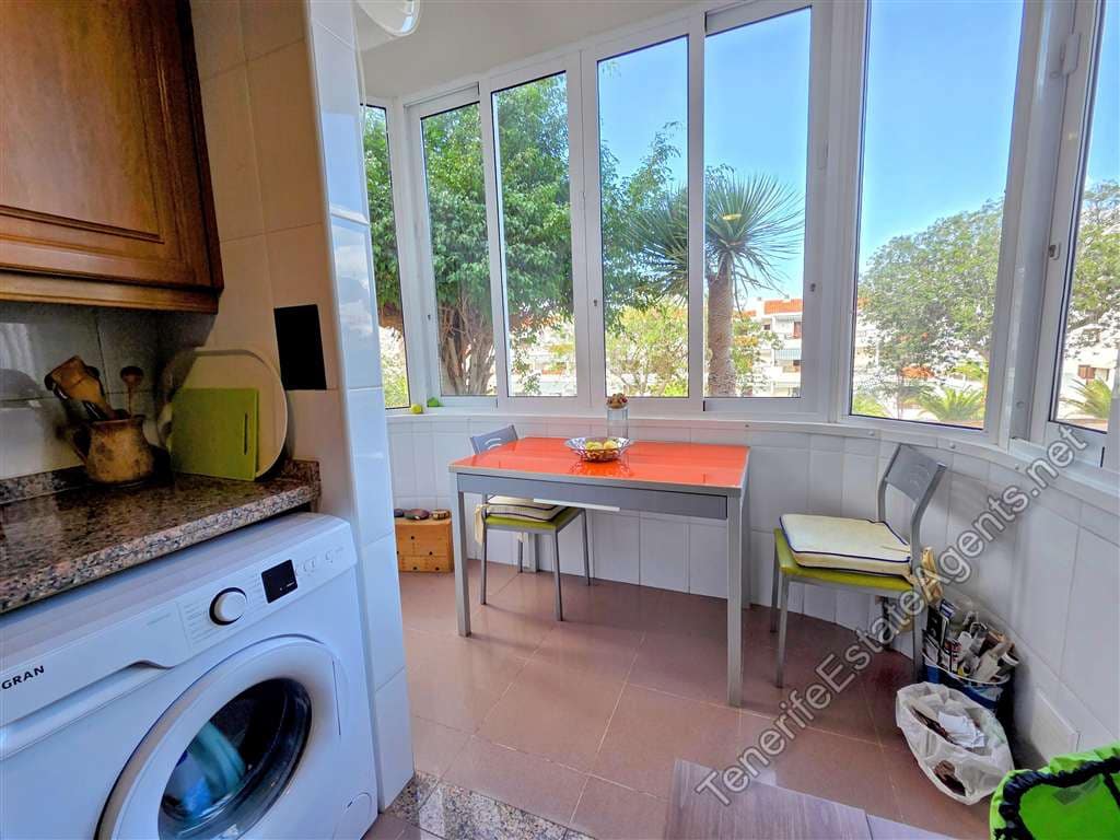 3 sypialnia Apartament na sprzedaż w Los Cristianos z basenem garażem - 599 000 € (Ref: 10100567)