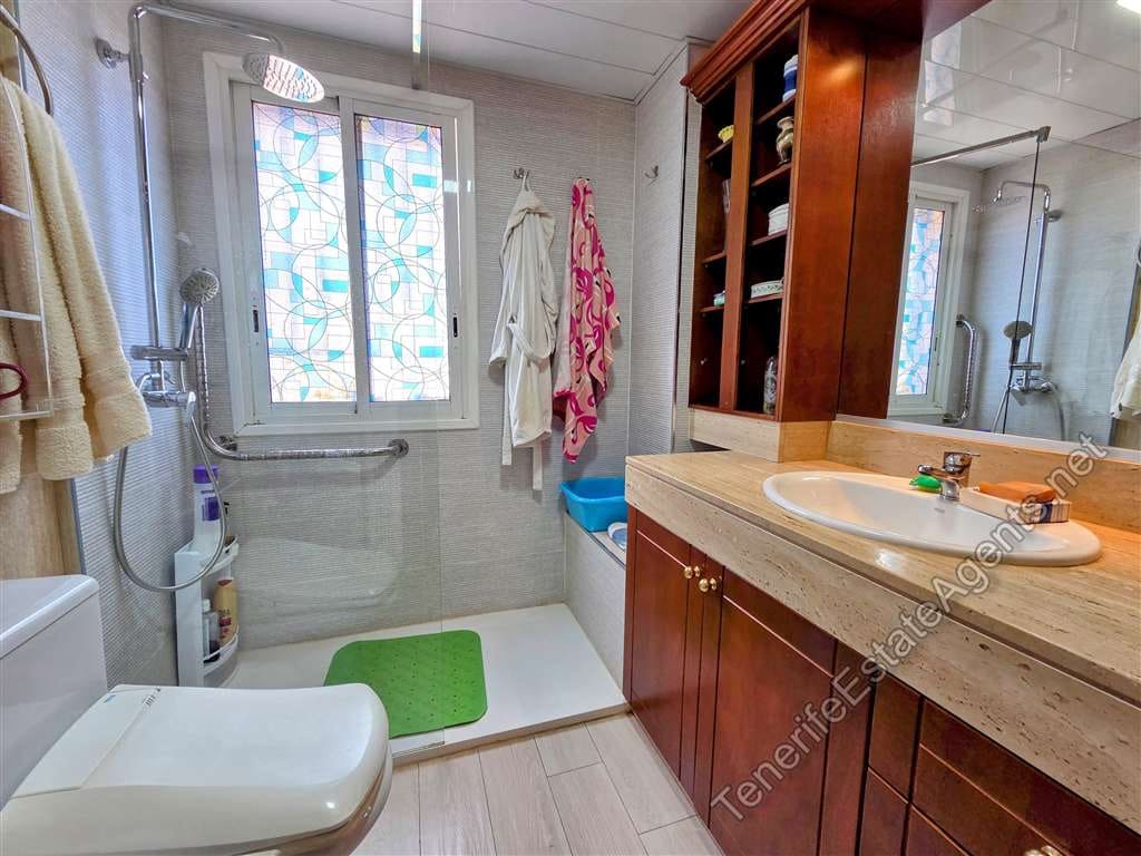 3 sypialnia Apartament na sprzedaż w Los Cristianos z basenem garażem - 599 000 € (Ref: 10100567)