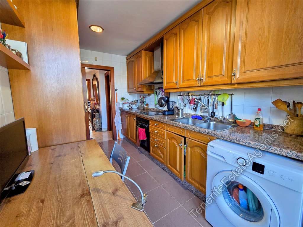 3 sypialnia Apartament na sprzedaż w Los Cristianos z basenem garażem - 599 000 € (Ref: 10100567)