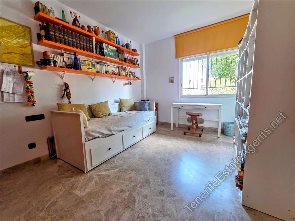 3 sypialnia Apartament na sprzedaż w Los Cristianos z basenem garażem - 599 000 € (Ref: 10100567)