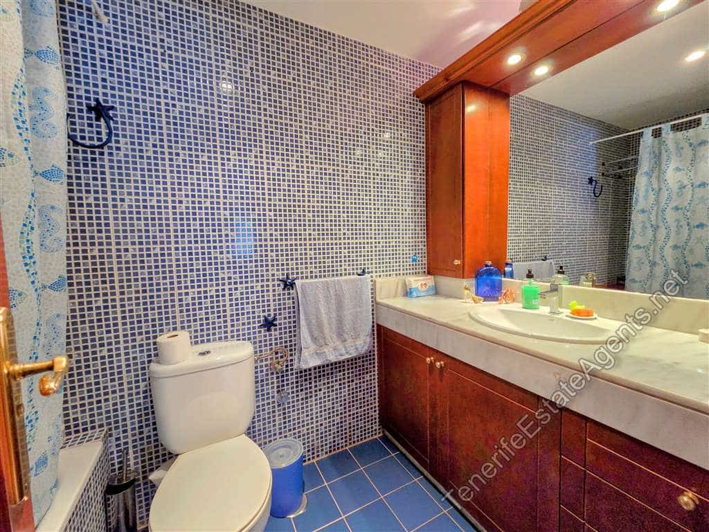 3 sypialnia Apartament na sprzedaż w Los Cristianos z basenem garażem - 599 000 € (Ref: 10100567)