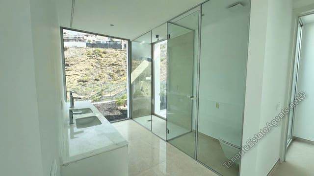 4 makuuhuone Huvila myytävänä paikassa Adeje mukana uima-altaan - 2 300 000 € (Ref: 10100568)