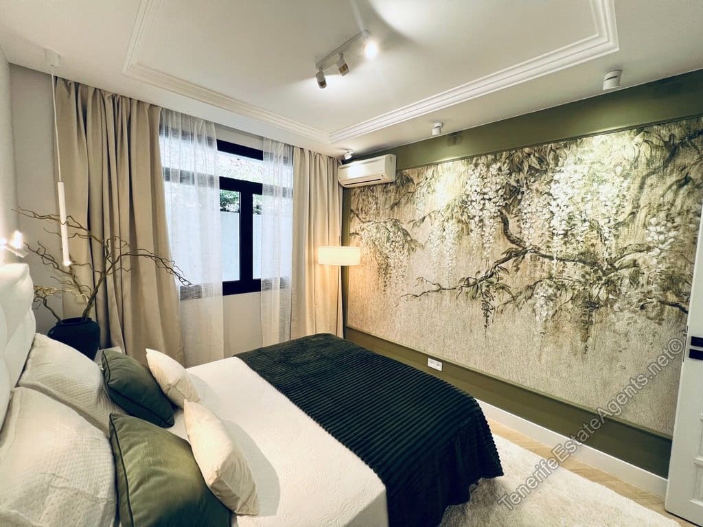 4 slaapkamer Villa te koop in San Eugenio met zwembad garage - € 2.600.000 (Ref: 10100569)