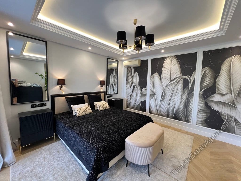 4 slaapkamer Villa te koop in San Eugenio met zwembad garage - € 2.600.000 (Ref: 10100569)