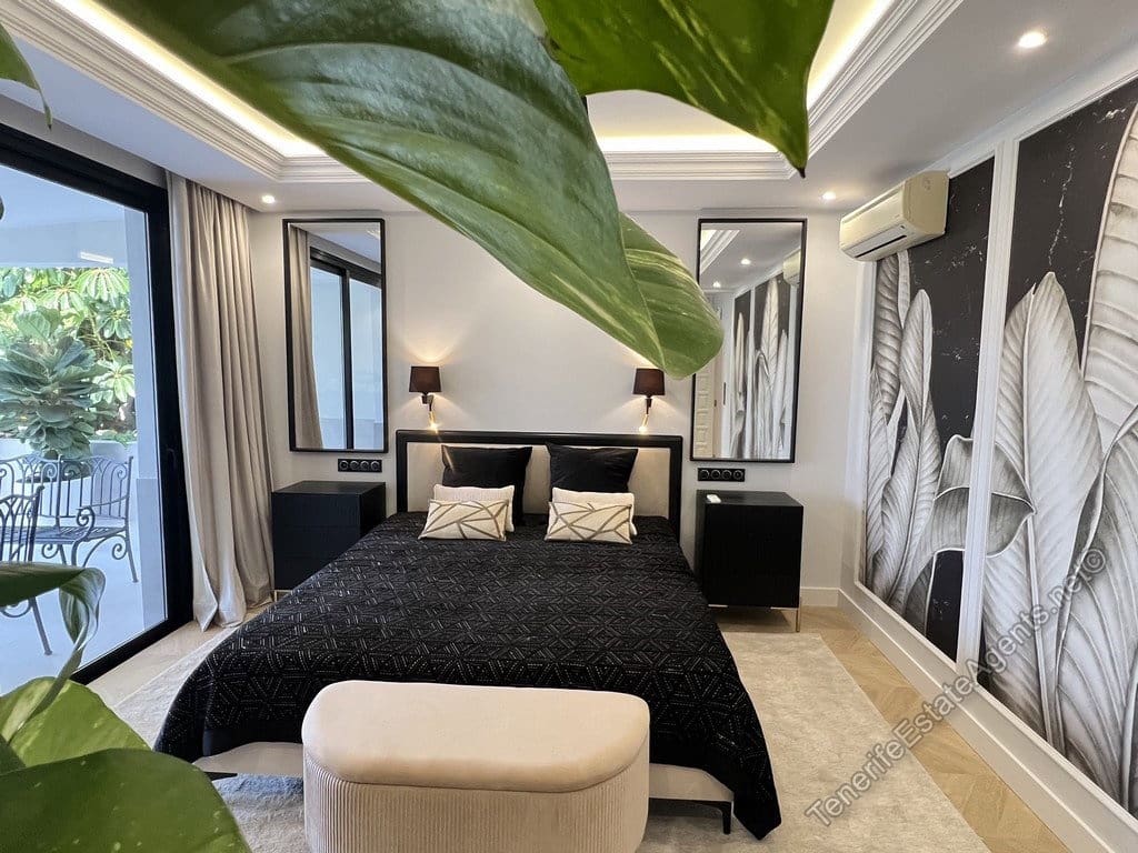 4 slaapkamer Villa te koop in San Eugenio met zwembad garage - € 2.600.000 (Ref: 10100569)
