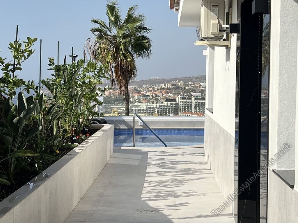 4 slaapkamer Villa te koop in San Eugenio met zwembad garage - € 2.600.000 (Ref: 10100569)