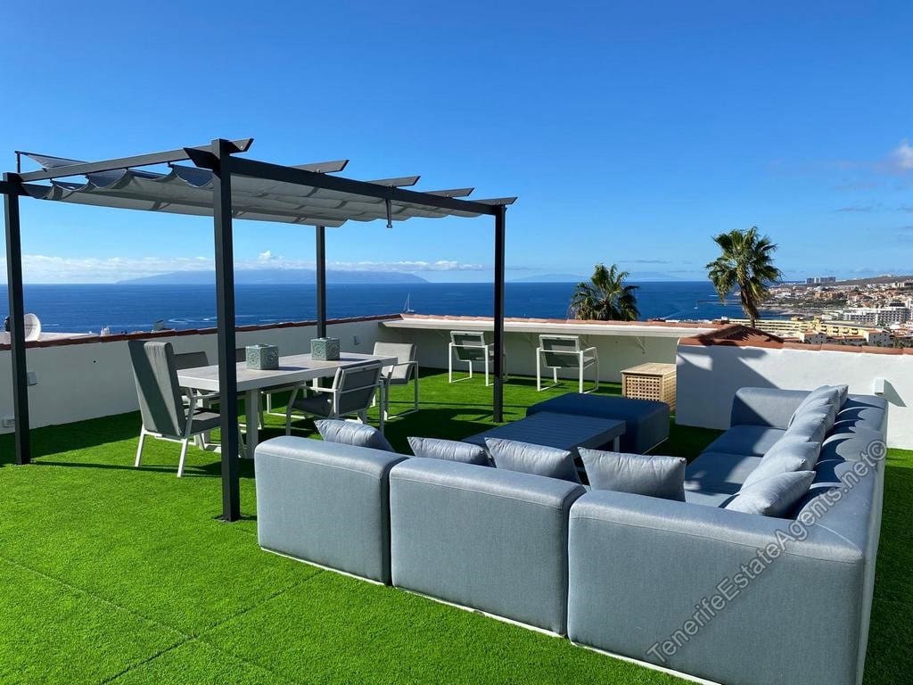 4 slaapkamer Villa te koop in San Eugenio met zwembad garage - € 2.600.000 (Ref: 10100569)