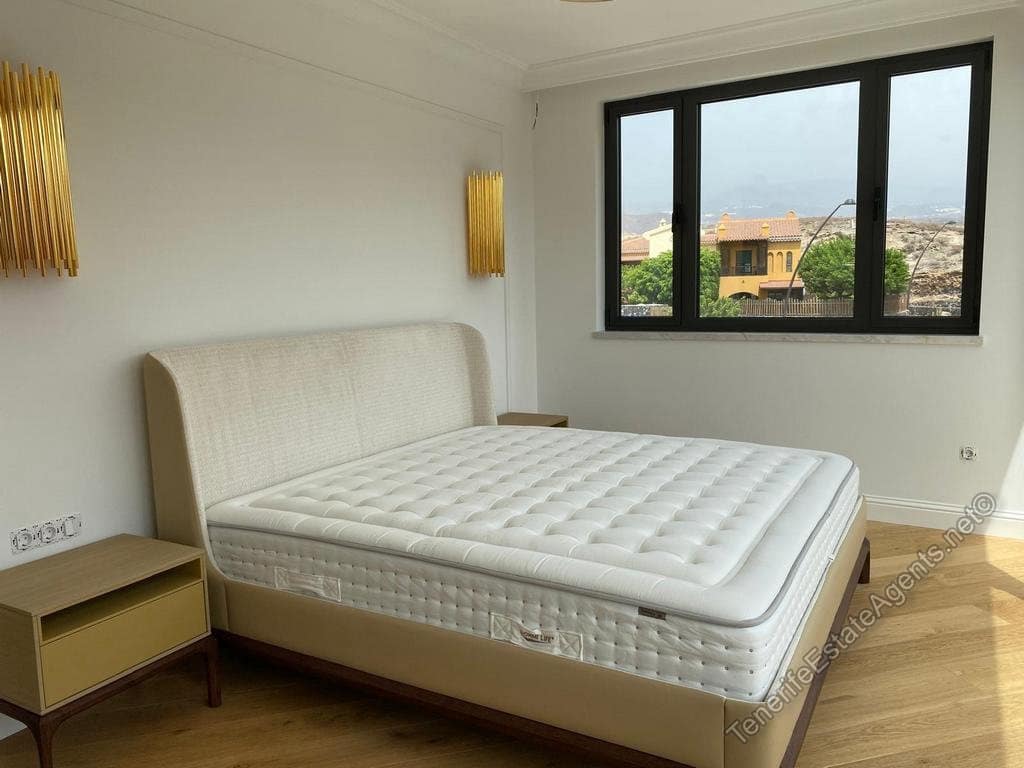 3 sypialnia Dom na sprzedaż w Golf del Sur z basenem garażem - 1 200 000 € (Ref: 10100570)