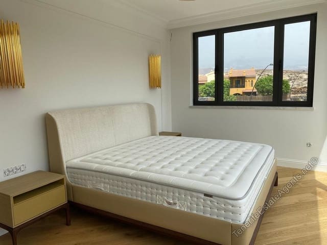 3 sypialnia Dom na sprzedaż w Golf del Sur, San Miguel de Abona z basenem garażem - 1 200 000 € (Ref: 10100570)