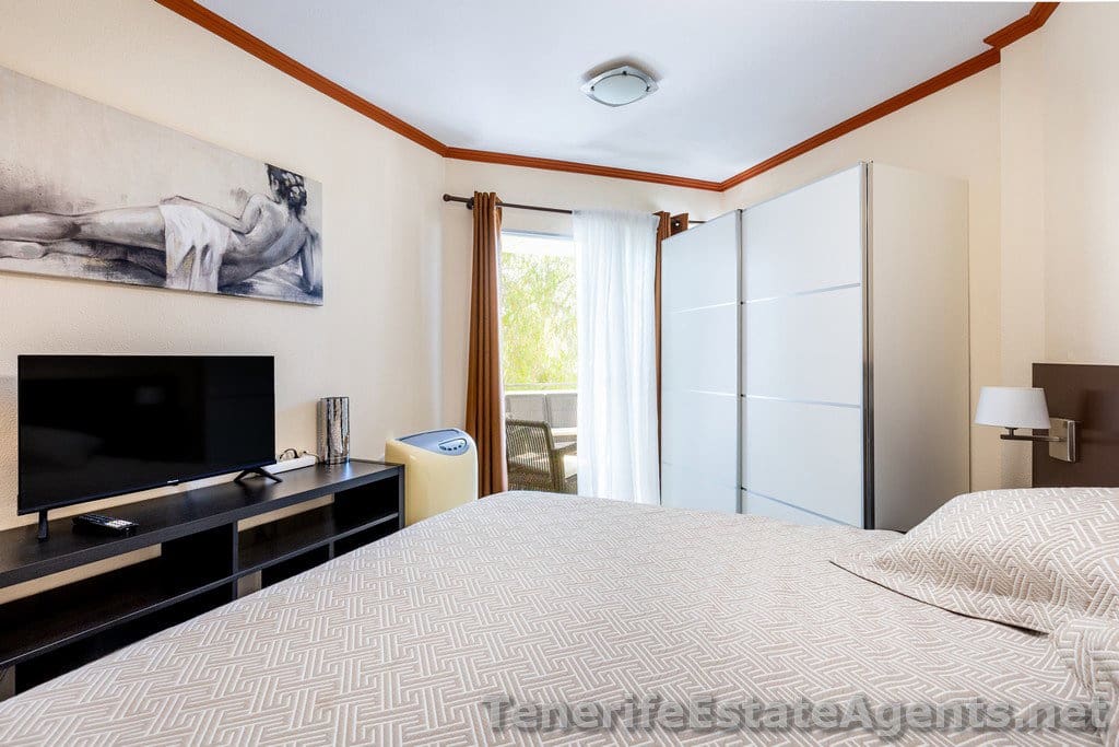 1 quarto Apartamento para venda em Los Cristianos com piscina - 289 950 € (Ref: 10100574)