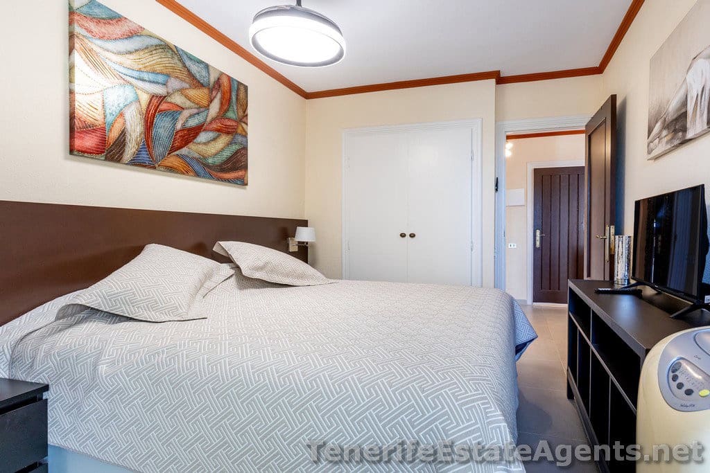 1 quarto Apartamento para venda em Los Cristianos com piscina - 289 950 € (Ref: 10100574)