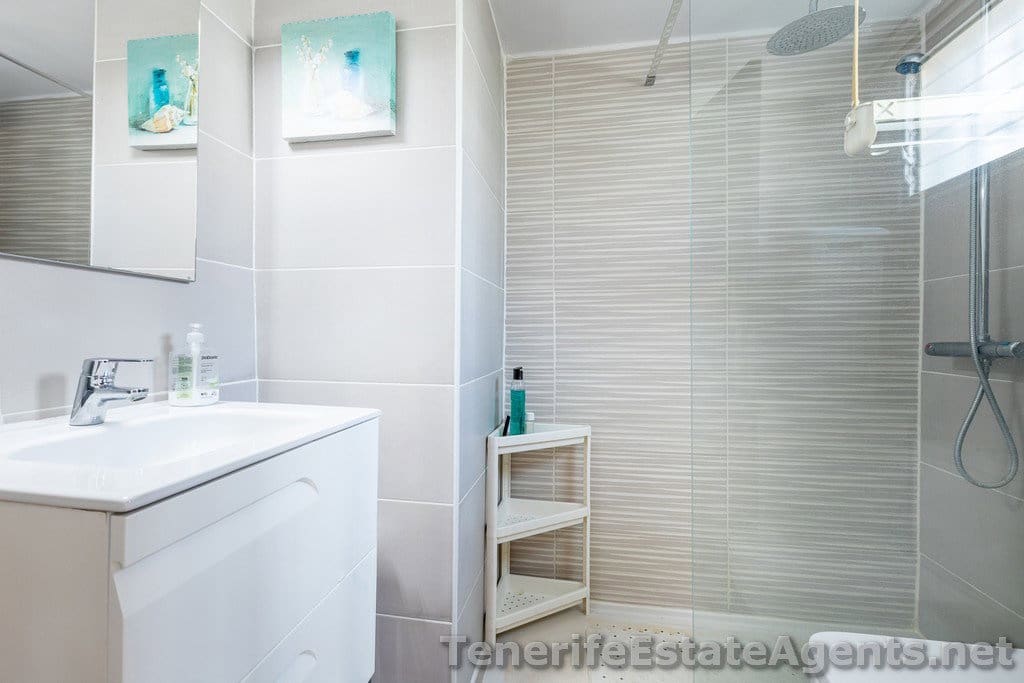 1 quarto Apartamento para venda em Los Cristianos com piscina - 289 950 € (Ref: 10100574)