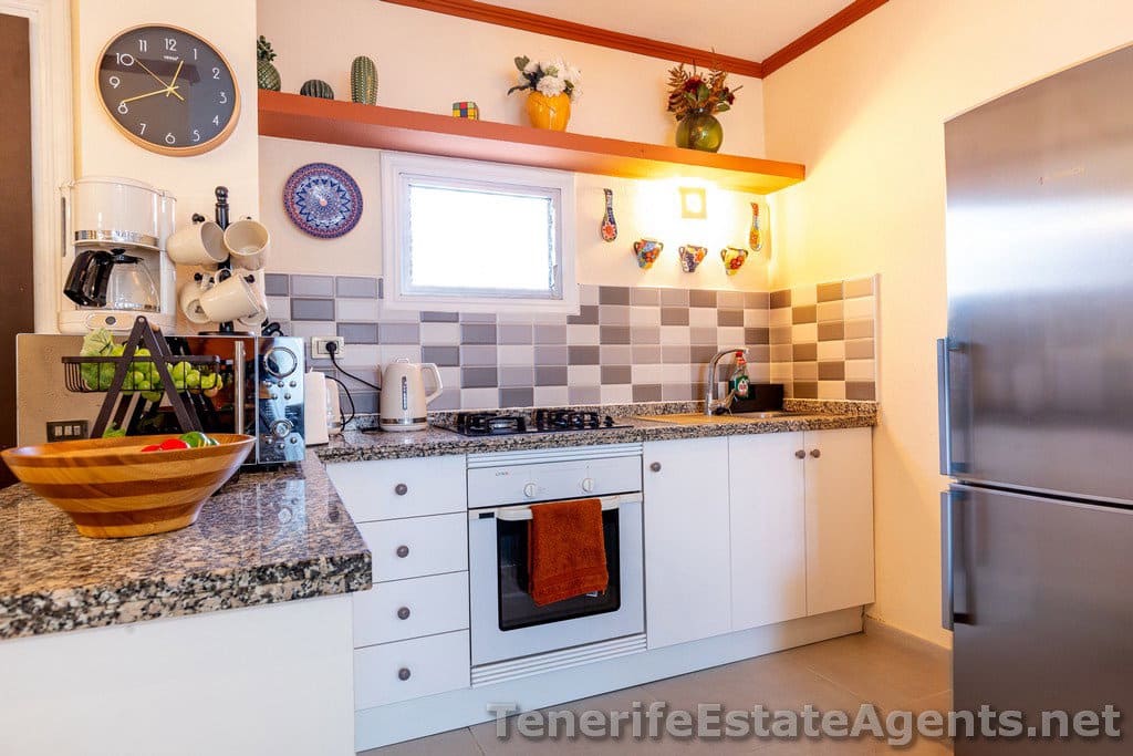 1 quarto Apartamento para venda em Los Cristianos com piscina - 289 950 € (Ref: 10100574)