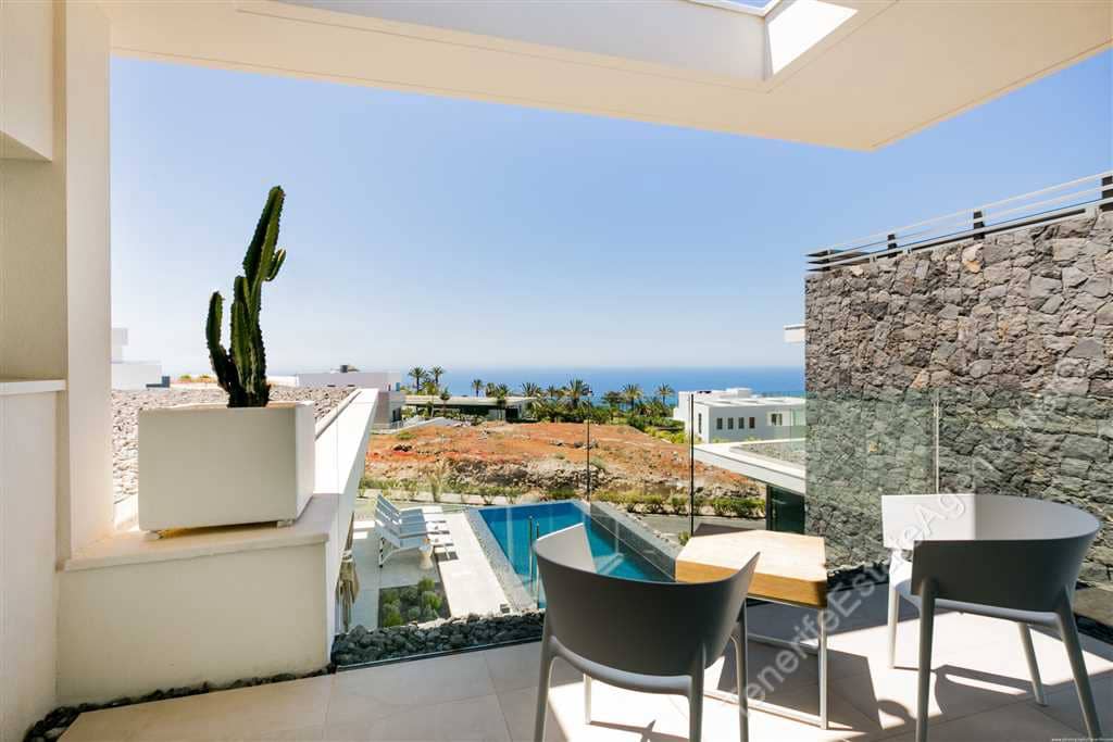 3 bedroom Villa for sale in Playa San Juan with pool garage - € 1,830,000 (Ref: 10100575)