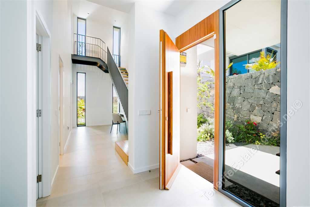 3 bedroom Villa for sale in Playa San Juan with pool garage - € 1,830,000 (Ref: 10100575)