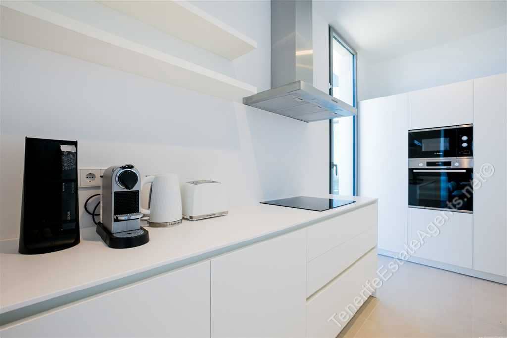 3 bedroom Villa for sale in Playa San Juan with pool garage - € 1,830,000 (Ref: 10100575)