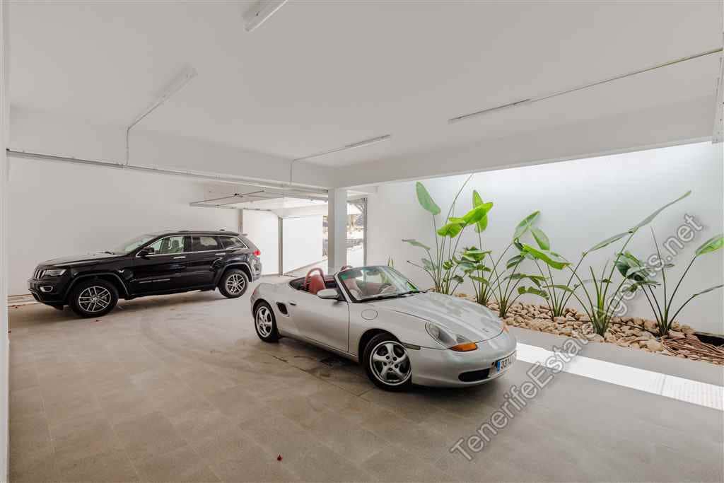 5 makuuhuone Huvila myytävänä paikassa Adeje mukana uima-altaan 
autotalli - 6 150 000 € (Ref: 10100576)