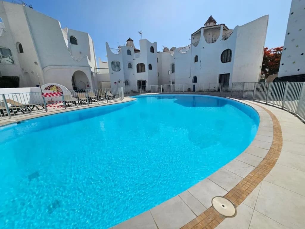 2 soveværelse Lejlighed til salg i Playa de las Americas med swimmingpool - € 299.950 (Ref: 10100577)
