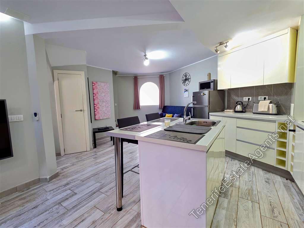 2 soveværelse Lejlighed til salg i Playa de las Americas med swimmingpool - € 299.950 (Ref: 10100577)
