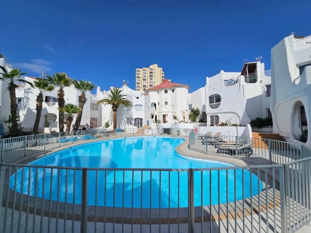 2 soveværelse Lejlighed til salg i Playa de las Americas med swimmingpool - € 299.950 (Ref: 10100577)