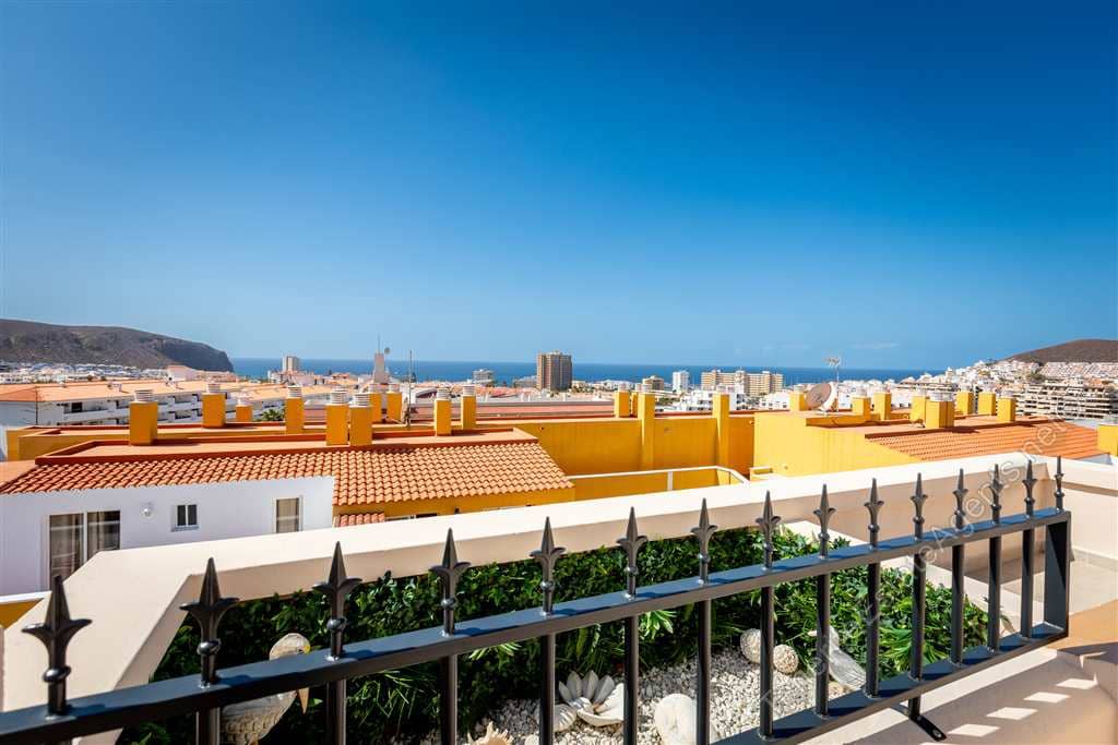 4 sypialnia Apartament na sprzedaż w Los Cristianos z basenem garażem - 950 000 € (Ref: 10100579)