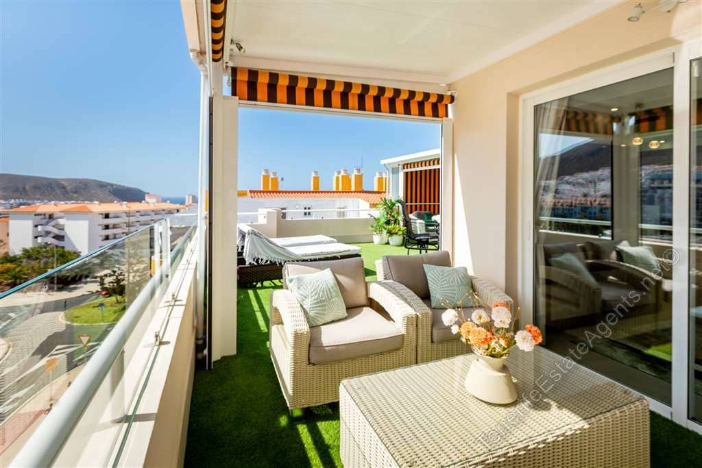4 sypialnia Apartament na sprzedaż w Los Cristianos z basenem garażem - 950 000 € (Ref: 10100579)