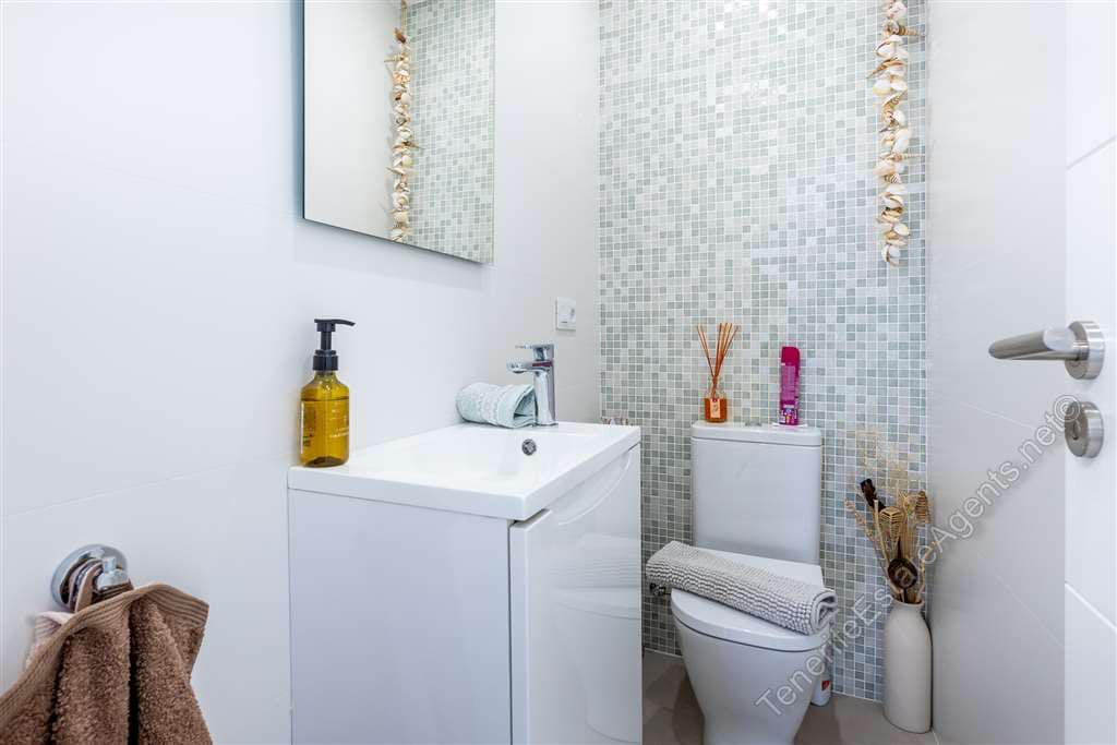 4 sypialnia Apartament na sprzedaż w Los Cristianos z basenem garażem - 950 000 € (Ref: 10100579)