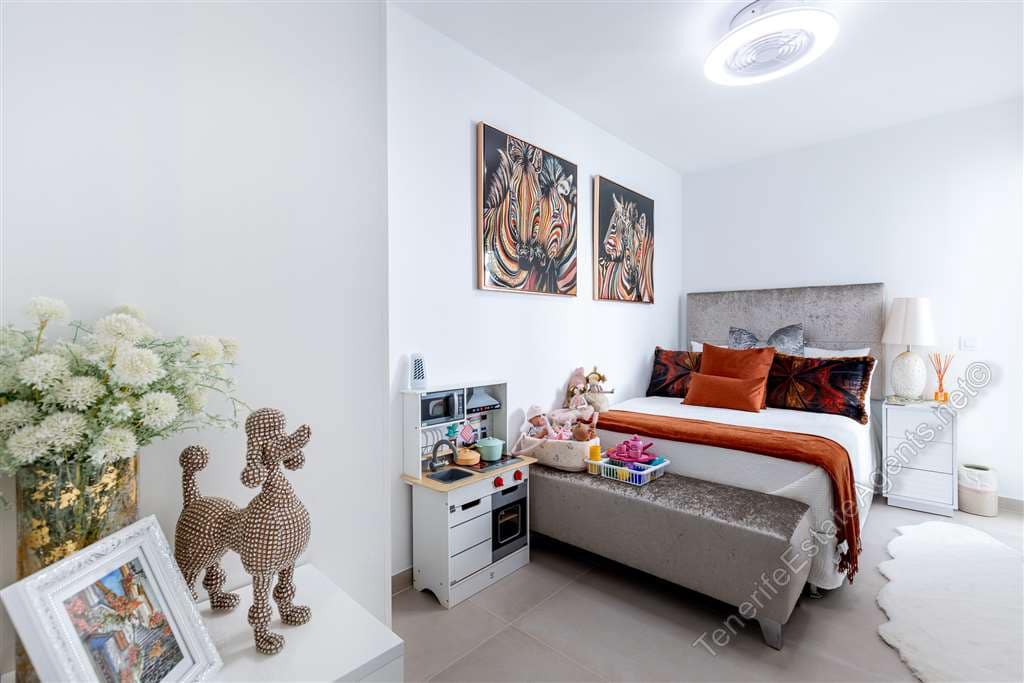 4 sypialnia Apartament na sprzedaż w Los Cristianos z basenem garażem - 950 000 € (Ref: 10100579)