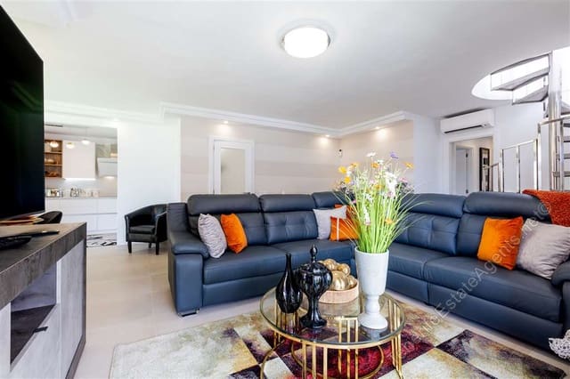 4 sypialnia Apartament na sprzedaż w Los Cristianos, Arona z basenem garażem - 950 000 € (Ref: 10100579)