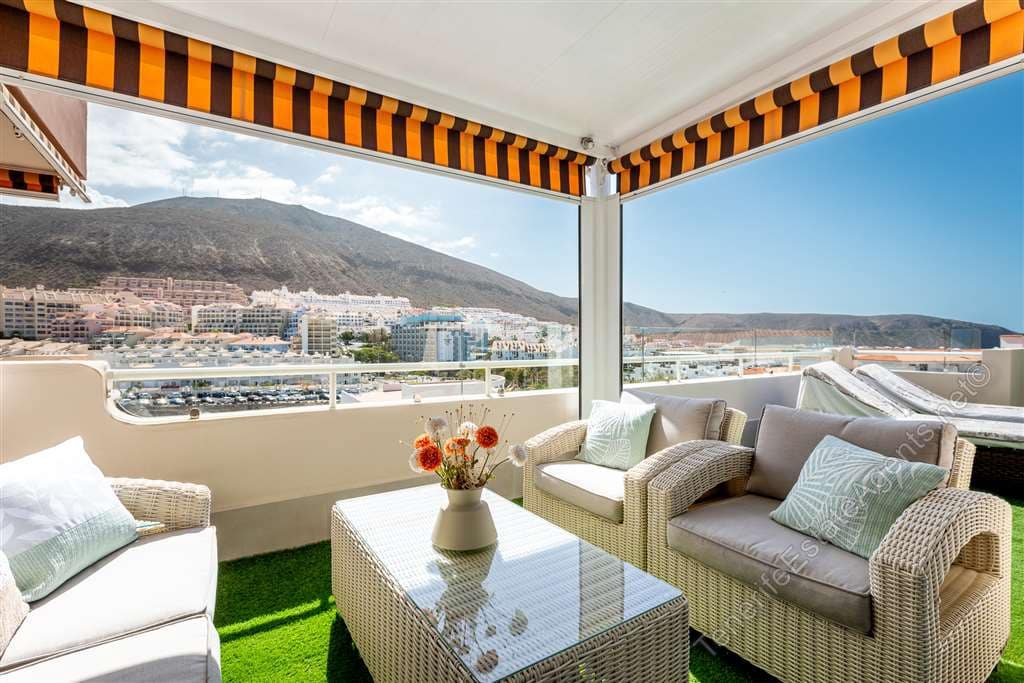 4 sypialnia Apartament na sprzedaż w Los Cristianos z basenem garażem - 950 000 € (Ref: 10100579)