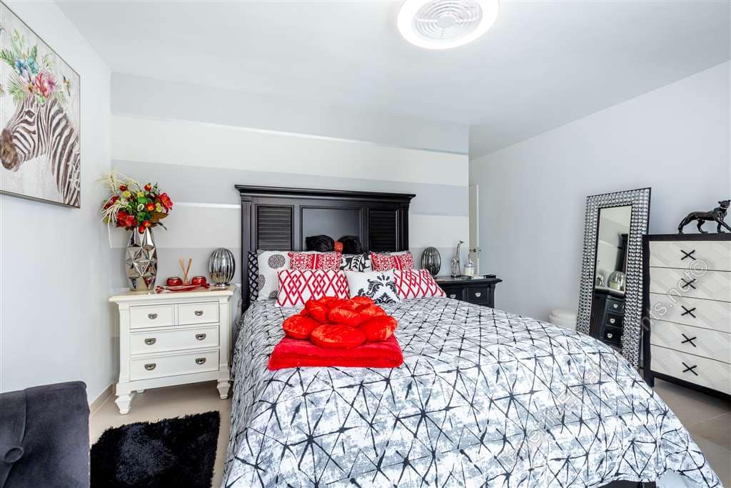 4 sypialnia Apartament na sprzedaż w Los Cristianos z basenem garażem - 950 000 € (Ref: 10100579)