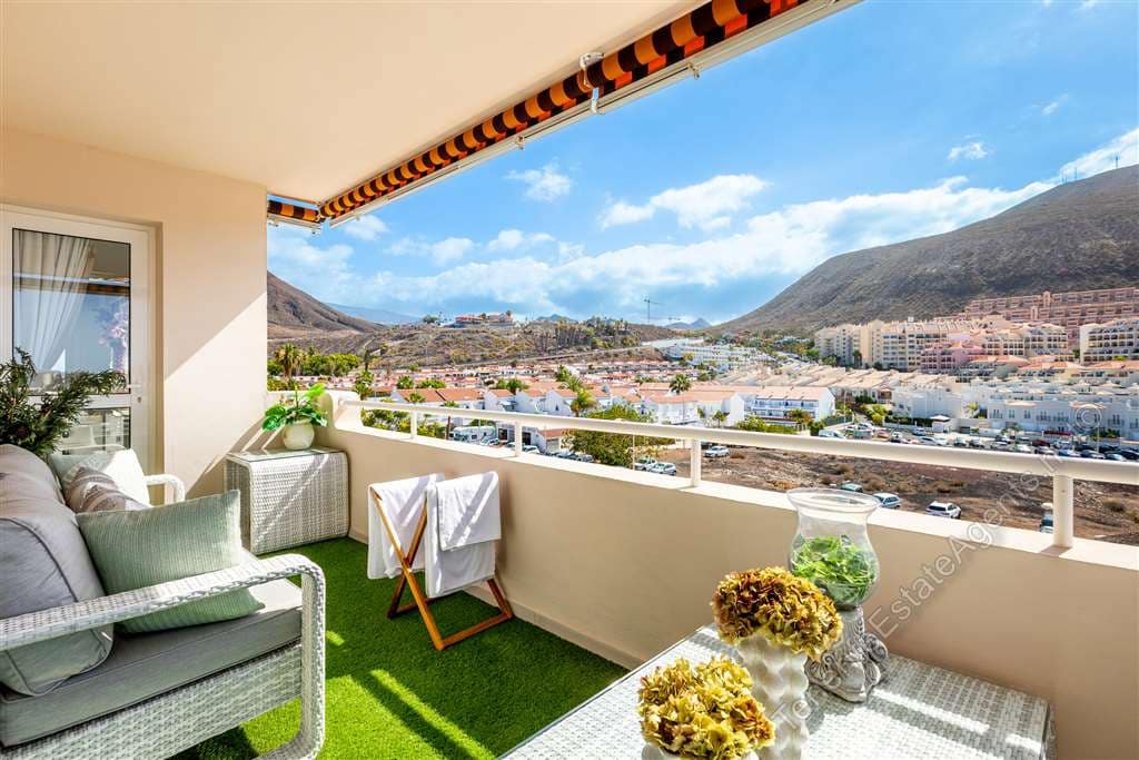 4 sypialnia Apartament na sprzedaż w Los Cristianos z basenem garażem - 950 000 € (Ref: 10100579)