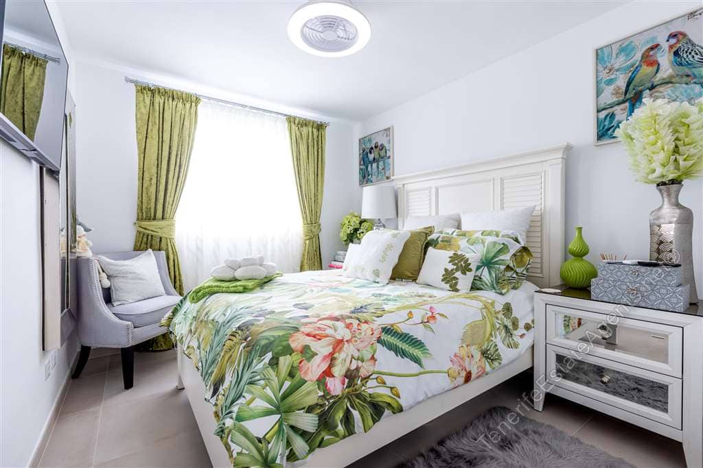4 sypialnia Apartament na sprzedaż w Los Cristianos z basenem garażem - 950 000 € (Ref: 10100579)