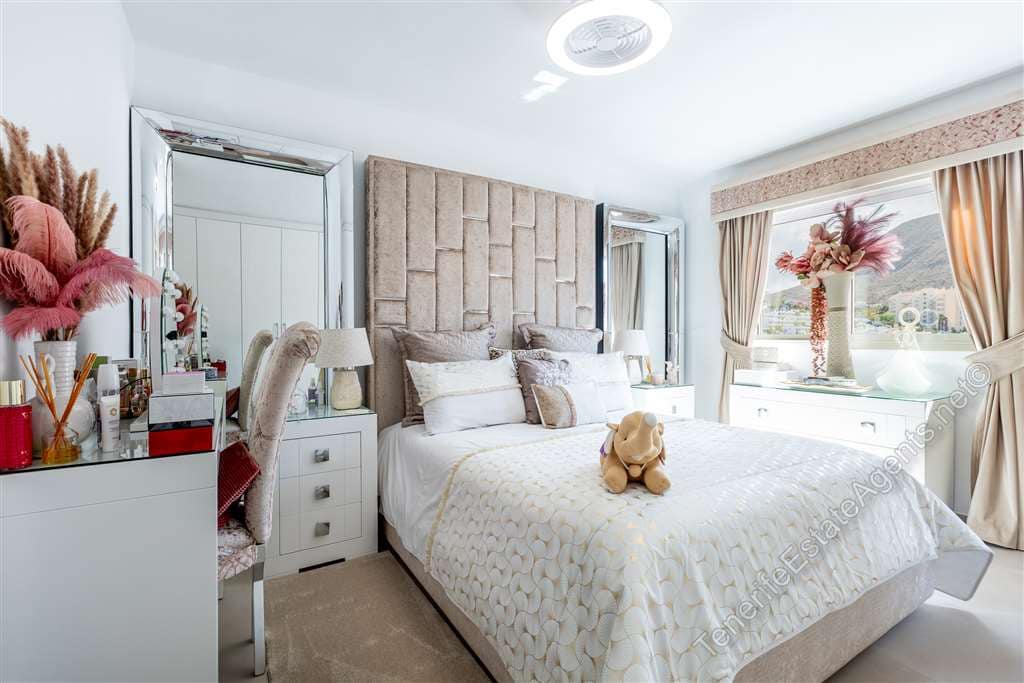 4 sypialnia Apartament na sprzedaż w Los Cristianos z basenem garażem - 950 000 € (Ref: 10100579)