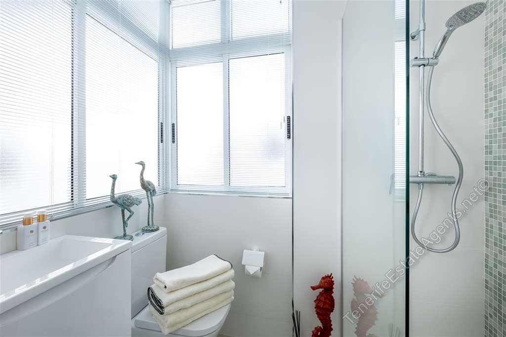 4 sypialnia Apartament na sprzedaż w Los Cristianos z basenem garażem - 950 000 € (Ref: 10100579)