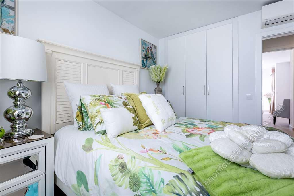 4 sypialnia Apartament na sprzedaż w Los Cristianos z basenem garażem - 950 000 € (Ref: 10100579)