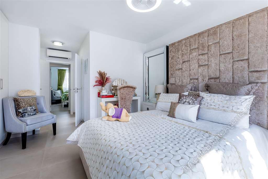 4 sypialnia Apartament na sprzedaż w Los Cristianos z basenem garażem - 950 000 € (Ref: 10100579)